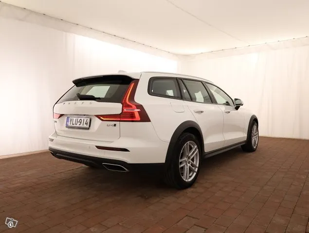 Volvo V60 D4 AWD aut - Pa-lämmitin, Adapt. vakionopeudensäädin, Volvo On Call - J. autoturva - Ilmainen kotiintoimitus Image 2