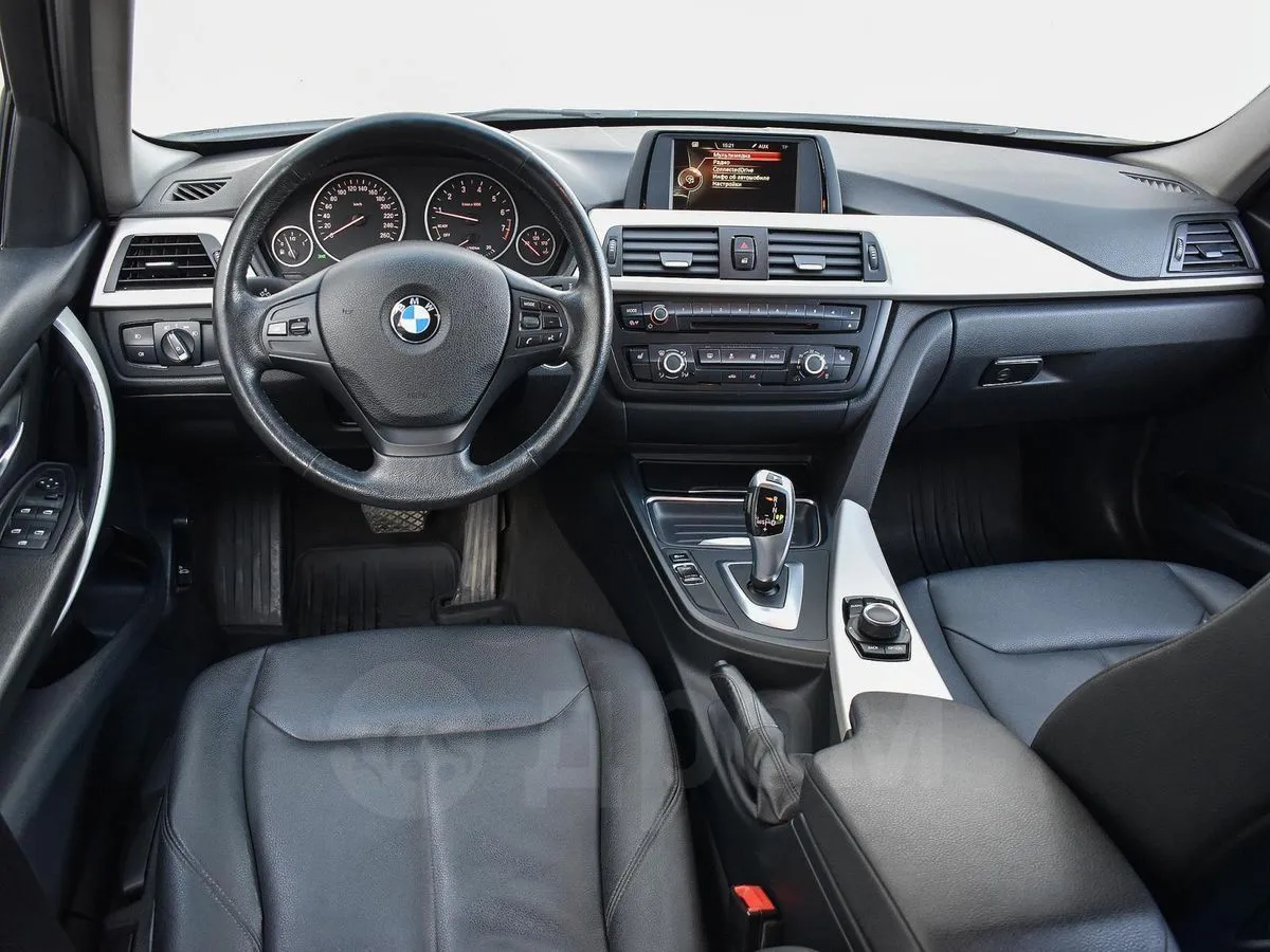 BMW 3-Series Image 1